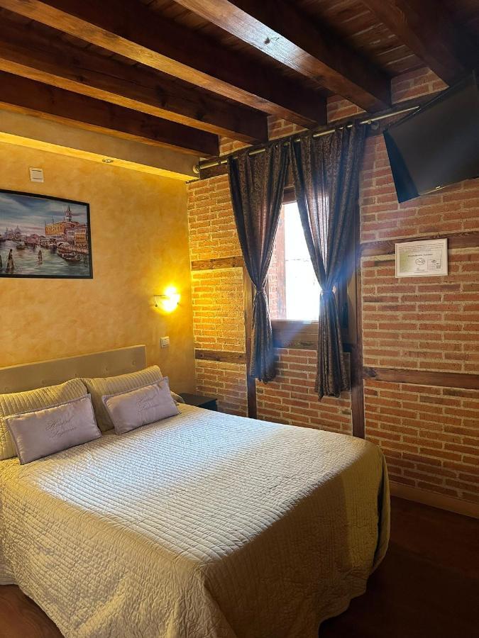 Hostal Segovia Adults Only Extérieur photo