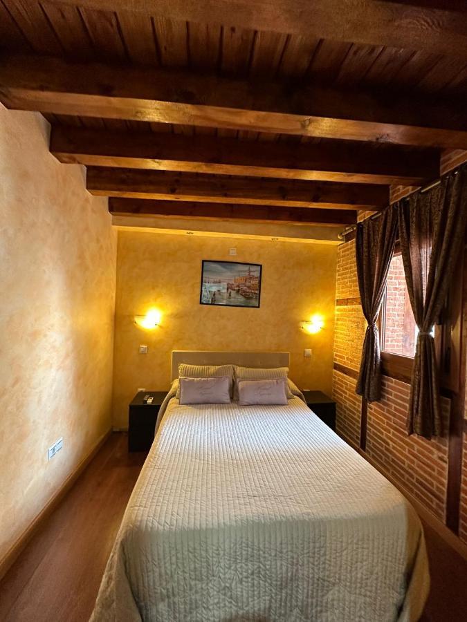 Hostal Segovia Adults Only Extérieur photo