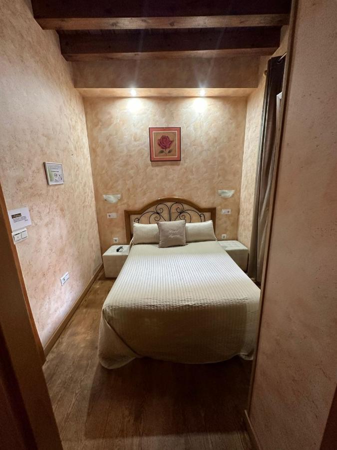 Hostal Segovia Adults Only Extérieur photo