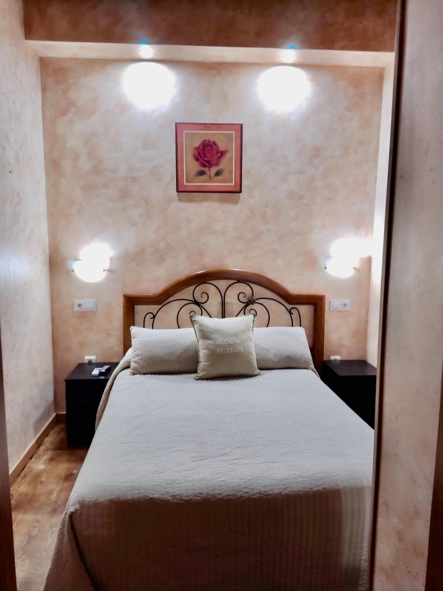 Hostal Segovia Adults Only Extérieur photo