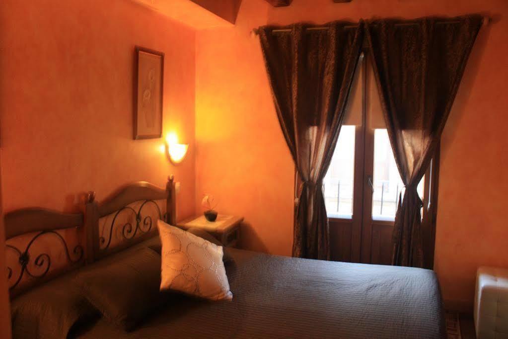 Hostal Segovia Adults Only Extérieur photo